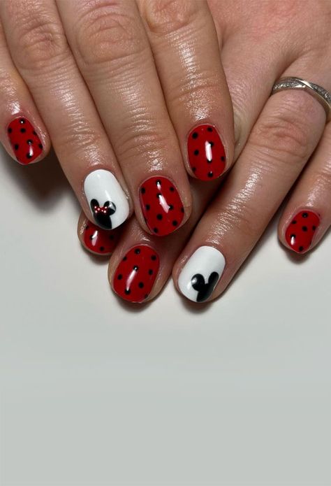 Minnie Mouse Nail Designs, Nail Designs Red, Minnie Nails, Minnie Mouse Nail Art, Mouse Nail Art, Disney Halloween Nails, Disneyland Nails, Mouse Nails, Disney Nail Designs