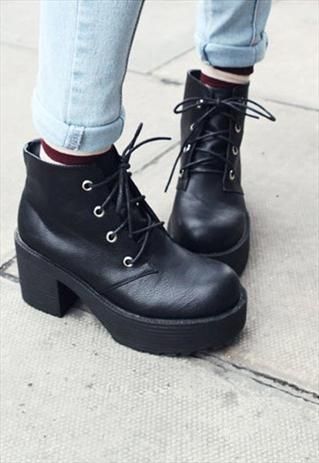 90s lace up grunge punk rock platform ankle boots Estilo Indie, Boating Outfit, Latest Shoe Trends, 90s Grunge, Platform Ankle Boots, Black Platform, Dream Shoes, Doc Martens, Grunge Fashion