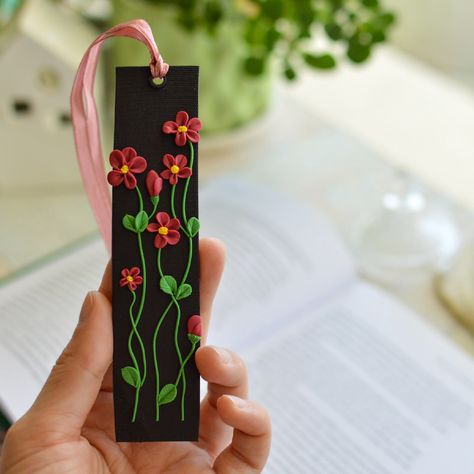 Clay Bookmark, Ceramic Paste, Polymer Clay Books, Girls Night Crafts, Bookmark Diy, Foam Clay, Clay Keychain, Lippan Art, Creative Bookmarks