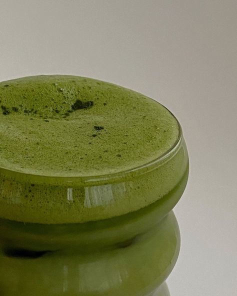 Microbiome Recipes, Green Powder Drink, Smoothie Cleanse Recipes, Morning Matcha, Best Matcha, Green Superfood, Matcha Green Tea Powder, Green Powder, Matcha Latte