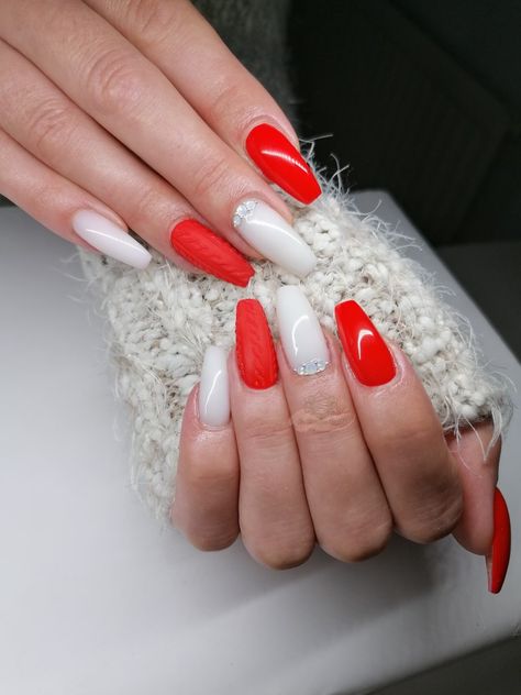 Red And White Nails For Christmas, Red And White Nail Ideas, Graduation Vibes, Red Sparkle Nails, Milky White Nails, Mail Inspo, Winter Nail Art Designs, Christmas Nail Art Ideas, Red And White Nails