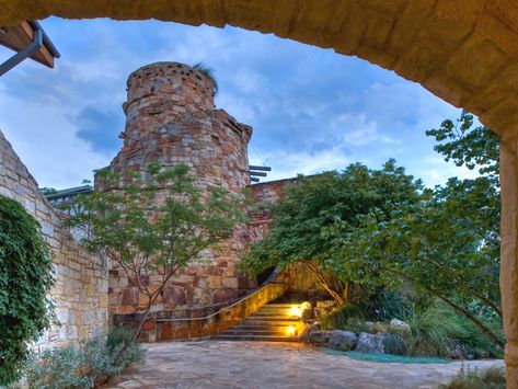 5 Surprisingly Affordable Wedding Venues in Austin Lady Bird Johnson Wildflower Center, Austin Wedding Venues, Austin Texas Wedding, Texas Gardening, Road Trip Packing, Lady Bird Johnson, Wedding Venues Texas, Affordable Wedding Venues, Native Garden