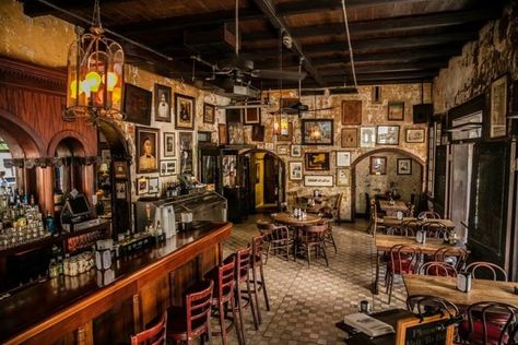 7. Napoleon House New Orleans Bars, Spooky Dinner, New Orleans Travel Guide, Bar Deco, New Orleans History, New Orleans Vacation, Visit New Orleans, New Orleans French Quarter, New Orleans Homes