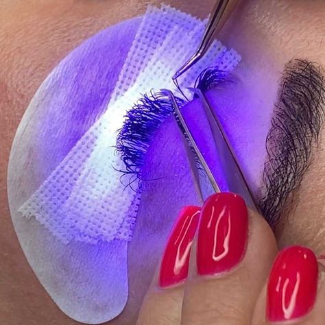 Uv Lash Extensions, Esthetician School, Wispy Eyelashes, Eyelash Extensions Styles, Lash Extensions Styles, Lash Room, Esthetician, Do It Yourself, Lash Extensions