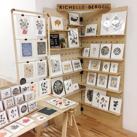 See this Instagram photo by @richellebergen • 233 likes Craft Stall Display, Art Fair Display, Market Stall Display, Art Booth, Art Fair Booth, Craft Fair Booth Display, Stall Display, Craft Show Booths, Greeting Card Display