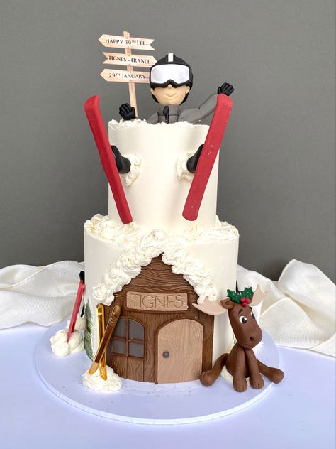 Snowboard Cake Ideas, Ski Theme Birthday Cake, Ski Theme Wedding Cake, Ski Cake Ideas, Cake Skiing, Snowboard Cake, Themed Cakes, Gingerbread House, Skiing