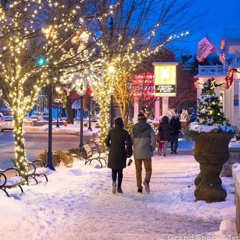 7 Quaint Michigan Towns Perfect To Visit During Christmas | TravelAwaits Frankenmuth Michigan Christmas, Christmas In Michigan, Travel Therapy, Michigan Christmas, Frankenmuth Michigan, Holiday Parades, Boat Parade, Christmas Destinations, Harbor Springs