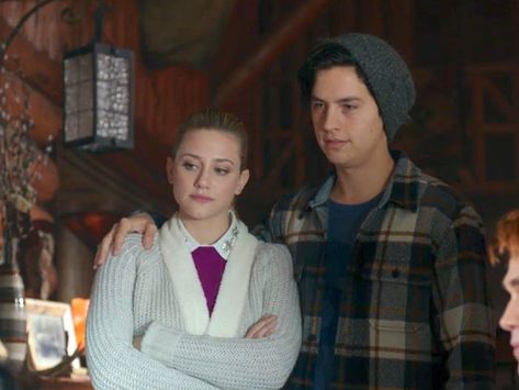 Riverdale Betty And Jughead, Betty Cooper Riverdale, Netflix Tv Series, Lili Reinhart And Cole Sprouse, Riverdale Betty, Archie And Betty, Riverdale Characters, Everything Is Perfect, Bughead Riverdale