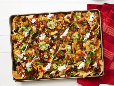 Loaded Beef Nachos, Beef Nachos Recipe, Nachos Loaded, Loaded Nachos Recipe Beef, Loaded Ground Beef Nachos, Baked Nachos Recipe Beef, Easy Loaded Nachos Recipe, Loaded Nachos Recipe Beef Easy, Beef Nachos