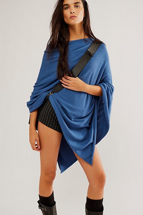 The perfect minimalist layer, this floaty poncho features a classic triangle hem and cowl neckline for effortless style. **Fit:** Relaxed **Features:** Pull-over style, triangle hem, cowl neckline, open sides, relaxed sleeves **Why We | Simply Triangle Poncho Jacket at Free People in Atlantic Blue Cute Poncho Outfits, Outfits With Ponchos, Styling Poncho, Knit Poncho Outfit, Poncho Outfits For Women, Poncho Outfit Winter, Poncho Fashion, Poncho Outfit, Fancy Casual