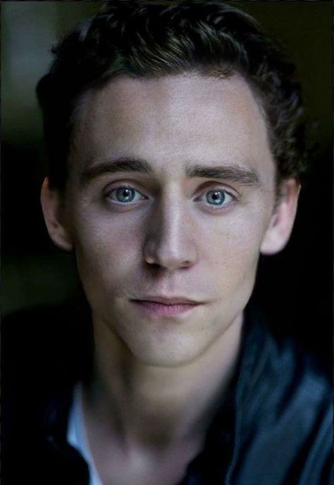 Young Tom Hiddleston, Tom Hiddleston Imagines, Thomas Hiddleston, Tom Hiddleston Quotes, Avengers Black Widow, Behind Blue Eyes, Thomas William Hiddleston, Marvel Actors, Man Thing Marvel