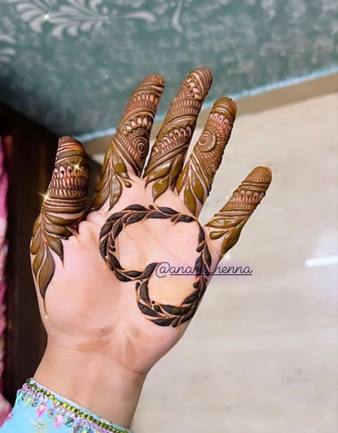 Farnt Mhandi, Mehndi Designs In Back Hand, Front Mehndi Design, Khafif Mehndi Design, Mehndi Designs Bridal Hands, Rose Mehndi Designs, Modern Mehndi Designs, Very Simple Mehndi Designs, Simple Mehndi Designs Fingers