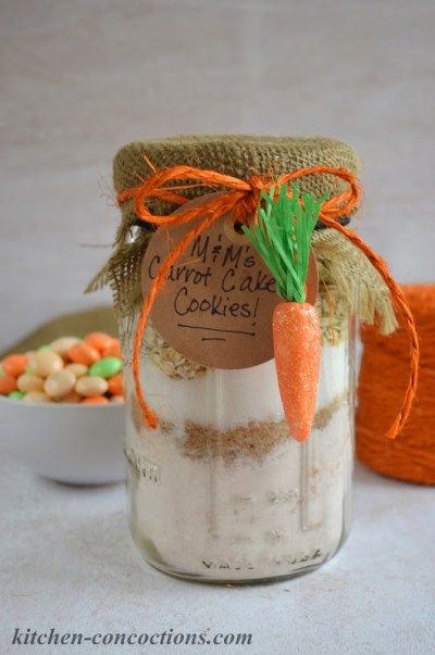 Easter Gift Diy Ideas, Easter Cake In A Jar, Easter Cookie Packaging, Cake In A Jar Packaging Ideas, Diy Easter Desserts, Easy Easter Brunch Ideas, Mason Jar Gifts Recipes, Easter Candy Recipes, Leader Gifts