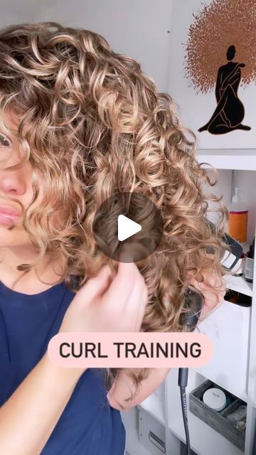 Curl By Curl Haircut, Train Curly Hair, Training Curly Hair, How To Train Your Curls Natural Hair, How To Get The Best Curls, How To Train Curls, How To Curl Train Your Hair, How To Train Curly Hair, Curl Training Hair Naturally Curly