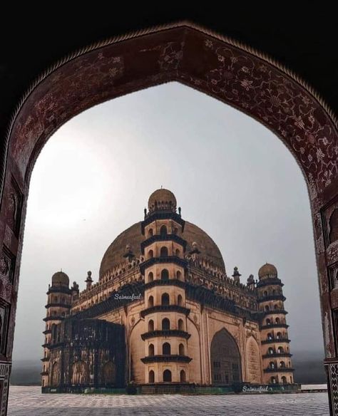 Bijapur Fort, Bijapur #Karnataka #fortsofindia #karnatakatourism #incredibleindia #dekhoapnadesh Gol Gumbaz, Monument Photography, Sketch Reference, Digital Course, Mughal Architecture, Creative Advertising Design, Doodle Images, Historical Buildings, North India