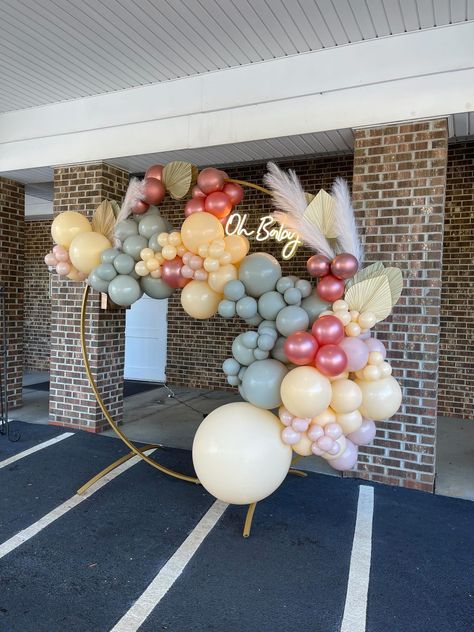 surprisecreates on Instagram: Oh babyyyyyy!!! #babyshower #ohbaby #ohbabyshower #ohbabybaby #ohbabybabyshower #balloongarland #balloons #surprise #organic… Gold Circle Backdrop With Balloons, Circle Arch Balloons, Circle Balloon Arch, Backdrop Rental, Backdrop Balloons, Event Balloons, Balloons Ideas, Balloon Bouquet Diy, Bridal Shower Balloons