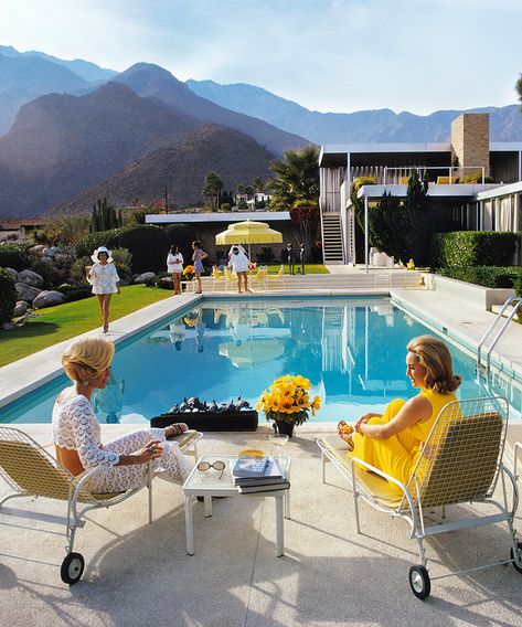 Beach Pilates, Slim Aaron, Slim Aarons Photography, Slim Aarons Photos, Kaufmann House, Slim Aarons Poolside, Vintage Palm Springs, Palm Springs Aesthetic, Palm Springs Style