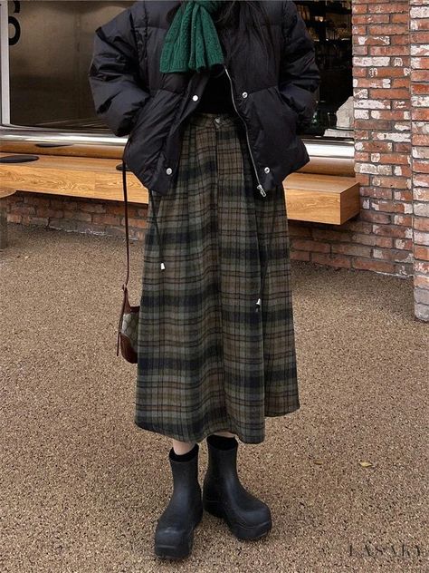 Lasaky - Retro Plaid Midi Skirt: A Sophisticated and Stylish Design featuring a Checkered Umbrella Pattern, High Waistline, and Long Hemline Plaid Long Skirt, Long Plaid Skirt, Plaid Midi Skirt, Ladies Short Jackets, Street Clothes, Fashion Umbrella, Umbrella Skirt, Checkered Skirt, Shiny Pants