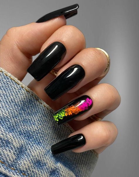 Noir Panthère - Vernis Semi-Permanent - Beauty Passion Fluorescent Nails Neon, Nail Art Noir, Christmas Nail Designs Easy, Fluorescent Nails, 3d Nail Art Designs, Nails Arts, Nail Techniques, Nail Art For Beginners, Nail Art Techniques