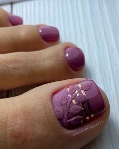 Autumn Pedicure Ideas, Autumn Pedicure, Fall Toe Nail Colors, Halloween Toe Nails, Toe Nail Colors, Fall Toe Nails, Zebra Print Nails, Colors For 2024, Cute Nail Colors