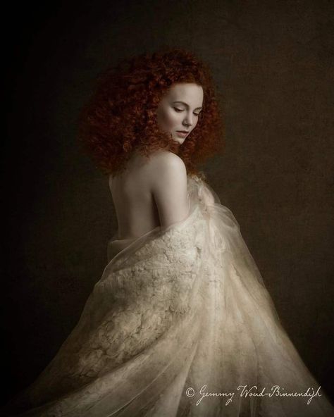 Fine Art Photography Inspired by Old Masters Paintings Best Fashion Magazines, Art Photography Women, Fine Art Portrait Photography, Art Photography Portrait, Fine Art Portraiture, Fashion Art Photography, Hur Man Målar, Fine Art Portraits, Fine Art Photo