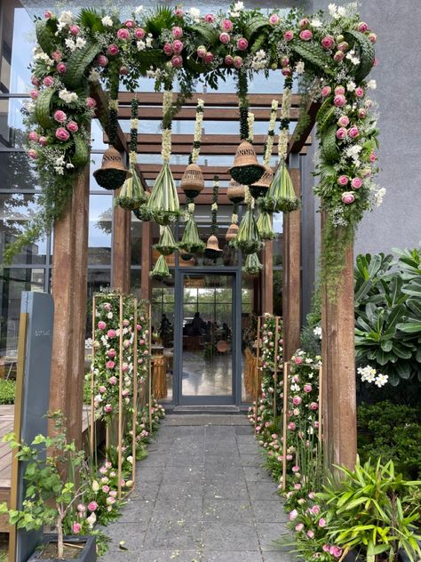 Lotus Entrance Decor, Traditional Floral Arrangements, Lotus Theme Decoration, Haldi Entrance Decor, Lotus Wedding Decor, Nikkah Setup, Foliage Installation, Fairmont Wedding, Diy Stage