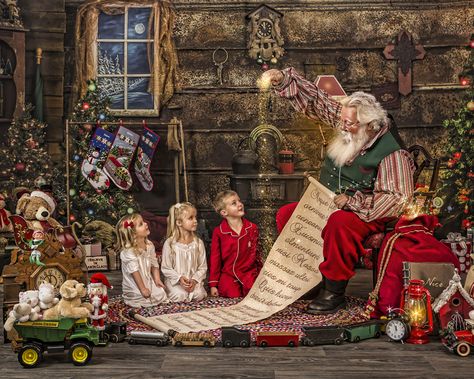 Santa Claus Pictures, Christmas Booth, Santa Experience, Memories Art, Decoration Shabby, Diy Santa, Christmas Window Display, Christmas Props, Christmas Pics