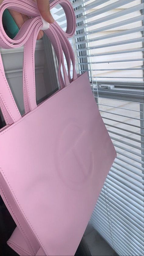 Big Telfar Bag, Pink Telfar Bag, Pink Telfar, Telfar Bag, My Style Bags, Luxury Bags Collection, Accesories Jewelry, Girly Bags, What In My Bag