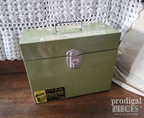 Vintage Toolbox Decor, Metal Boxes Repurposed, Metal Box Painting Ideas, Old Tool Boxes Repurposed, Vintage Sewing Box Makeover, Metal Box Ideas, Vintage Tool Box Decor, Goodwill Upcycle Decor, Recipe Box Makeover