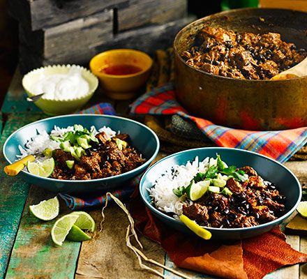 Ultimate chilli con carne: For a more authentic chilli with a depth of flavour, use diced belly pork, beef steak and pancetta and slowly simmer Mexican Chilli Con Carne, Chilli Con Carne Recipe, Mexican Chilli, Easy Chilli, Con Carne Recipe, Bacon Crisps, Large Group Meals, Vegetable Puree, Bbc Good Food Recipes