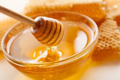 People have used honey for its antibacterial and skin healing properties since ancient times. However, honey is known mainly for its sweetness when eaten and its benefits to the mouth, throat, and stomach. It contains vital amino acids, minerals, and vitamins that make it the perfect supplement to your daily diet. Come manuka honey, which… The post Six Smart Ways to Use Manuka Honey for the Best Results appeared first on Life With Heidi. Cold Remedy Tea, Clostridium Botulinum, Honey Facial, Skin Care Home Remedies, Honey Oil, Salsa Fresca, Greek Sweets, Honey Benefits, Herbal Drinks