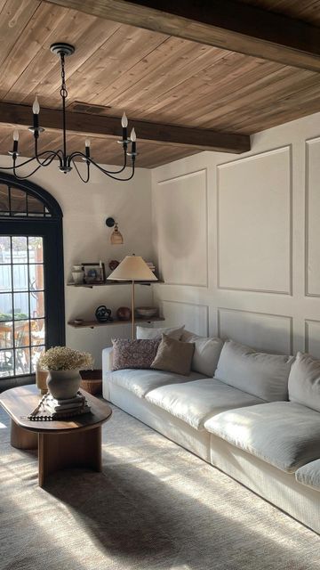 Nida Rehman | DIY & CREATE on Instagram: "Shiplap/beam ceiling using fence pickets was the best hack and money saver decision I ever made! #shiplap #beams #livingroom #fireplace #fencepickets" Faux Beams And Shiplap, Shiplap And Beam Ceiling, Wallpaper Ceiling With Beams, Faux Beam Ceiling, Faux Ceiling Beams, Beam Ceiling, Shiplap Ceiling, Fence Pickets, Ship Lap