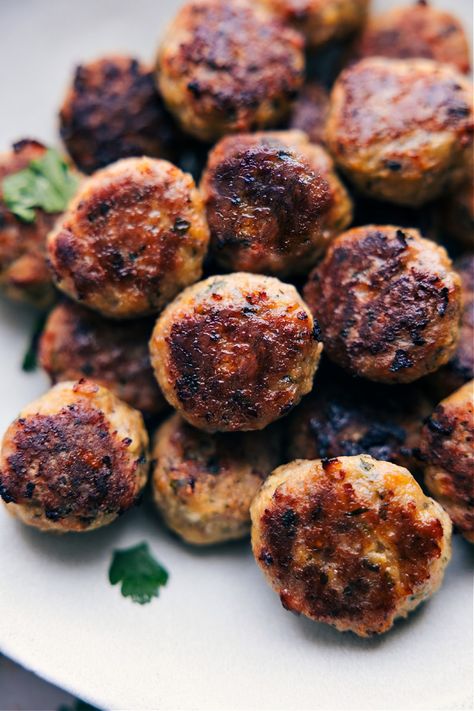 Chicken Meatballs (The BEST!) Chicken Meatballs Healthy, Meatballs Healthy, Beef And Pork Meatballs, Ground Chicken Meatballs, Chicken Meatball, Chicken Meatball Recipes, Dinner Favorites, Pork Meatballs, Ground Chicken Recipes