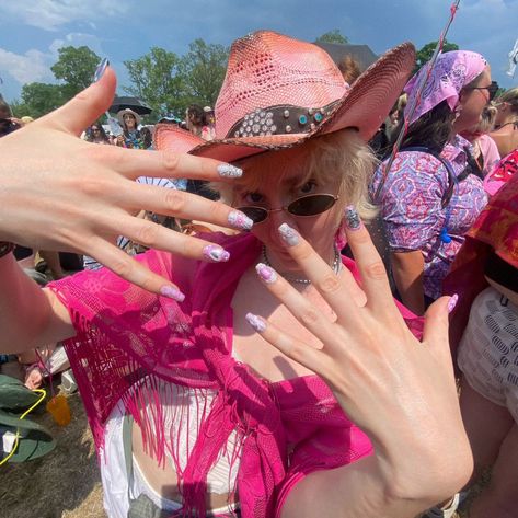 💗 PINK PONY CLUB 💗 i simply could not stop with the nail photoshoots at bonnaroo ☀️ saw @chappellroan perform pink pony club live with my themed claws on and it was a peak experience 🌟 featuring pink cowgirl hats, dusty white skirts, cute new customers, and festival tent press on nail application 💅🏻 this set will be available for custom order in any nail shape, or used as inspiration for an artist themed custom design 🪩🎶 @dndgel mood gel, 02, silver platinum, powder pink @esvynails silve... My Little Pony Theme Nails, Pink Cowgirl Hats, Festival Tent, Nail Application, Skirts Cute, Pink Pony Club, Pink Cowgirl, Pony Club, Cowgirl Hats