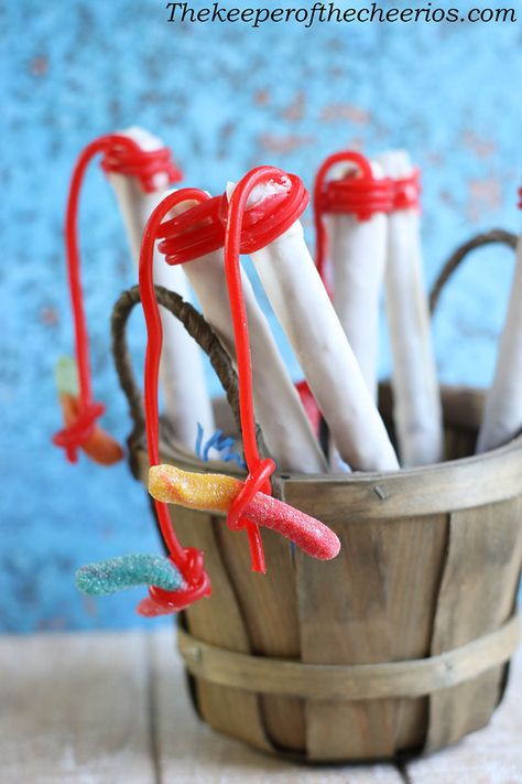 fishing rod pretzels Dipped Pretzel Rods, Dipped Pretzels, Fishing Poles, Licorice Candy, Fishing Birthday Party, Fishing Wedding, Chocolate Dipped Pretzels, Pretzel Dip, Diy Desserts