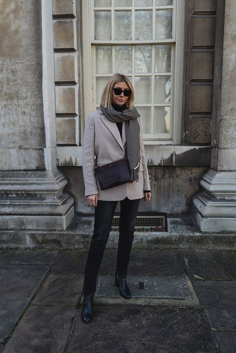 Wool Blazer Outfit, Wool Coat Outfits, Everlane Bag, Celine Trio, Emma Hill, Scarf Outfit, Personal Style Inspiration, Blazer Beige, Style Inspiration Winter