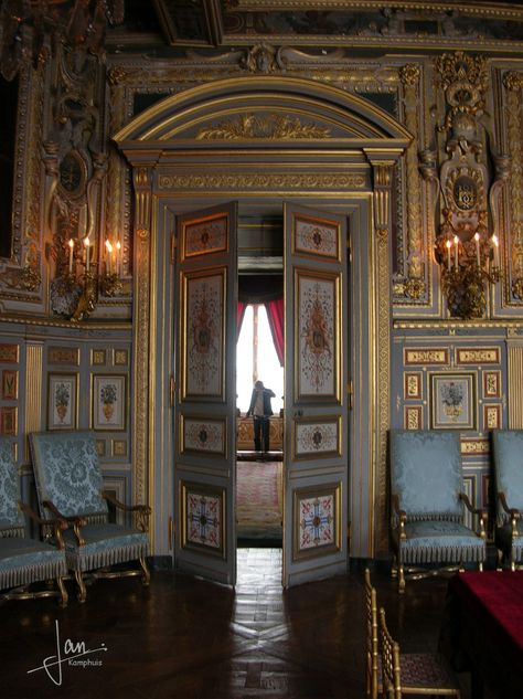 French Chateau Interiors 18th Century, French Architecture Interior, Victorian Architecture Interior, Chateaux Interiors, French Estate, Castle Pictures, Lux Cars, French Architecture, European Architecture