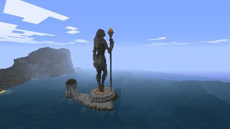 minecraft sea statue - Google Search Minecraft Giant Statue, Minecraft Lighthouse, Minecraft Building Blueprints, Minecraft Town, Construction Minecraft, Case Minecraft, Mine Minecraft, Female Statue, Minecraft Statues