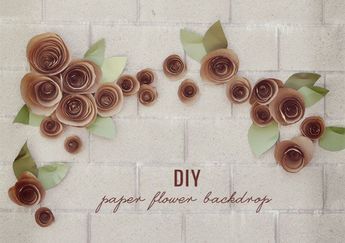 DIY: Paper Flower Backdrop Paper Flower Backdrop Diy, Paper Projects Diy, Photography Backdrops Diy, Diy Photo Backdrop, Diy Flores, Diy Wedding Backdrop, Fleurs Diy, Paper Flower Decor, Paper Flower Backdrop