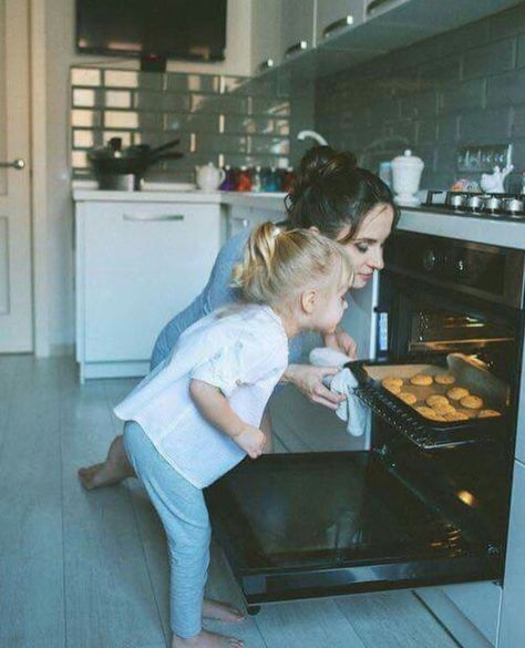 Apron Photoshoot, Moms Goals, Dream Family, Future Mom, Mommy Life, Cute Family, Child Life, Family Goals