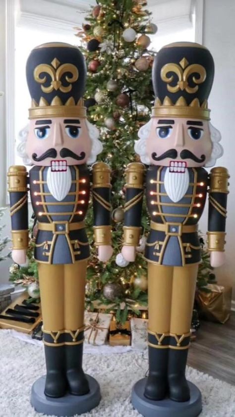 Diy Nutcracker, Nut Crackers, Floral Christmas Tree, Nutcracker Christmas Decorations, Pillow Cases Diy, Christmas Tree Diy, Nut Cracker, Candy Land Christmas Tree, Xmas Deco