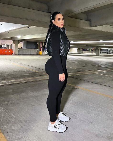 Catsuit Outfit, Look Legging, Professional Model, Winter Fashion Outfits Casual, Looks Party, Classy Casual Outfits, Cute Swag Outfits, Looks Chic, Curvy Girl Outfits