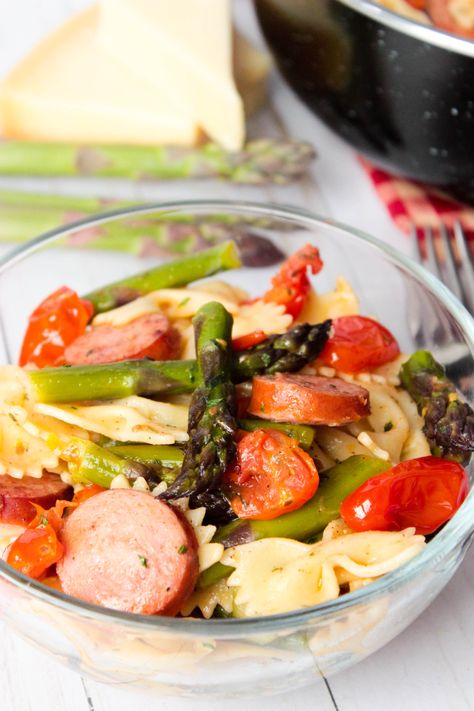 Bow Tie Pasta Recipes, Husband Dinner, Asparagus And Prosciutto, Pasta Asparagus, Bow Tie Pasta Recipe, Kielbasa Pasta, Spinach Pasta Recipes, Prosciutto Recipes, Asparagus Dishes