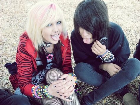 2004 Emo, Rawring 20s, Emo Couples, 2000s Scene, Emo Princess, Scene Punk, Scene Aesthetic, Emo Love, Emo Scene Hair