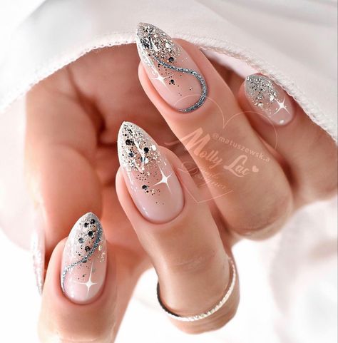 Silver Biab Nail Designs, Christmas Nails 2023 Silver, Silver Glitter Nail Ideas, Nail Art Designs Silver Glitter, White Christmas New Years Nails, Silver And Clear Nails, Chrome Tip Nails Designs, Nails Inspiration New Year, Chrome Nails Designs Silver