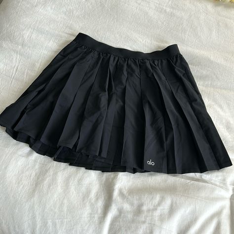 Alo Varsity Tennis Skirt. Never Worn. Still Has Tag Alo Skirt, Yoga Skirt, Tennis Skirt, Alo Yoga, Black Skirt, Womens Skirt, Tennis, Yoga, Skirt