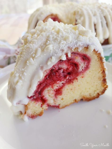 White Chocolate Berry Bundt Cake! An easy, absolutely DELICIOUS recipe for tender white chocolate cake with a berry swirl based on Nothing Bundt Cakes famous White Chocolate Raspberry cake. White Chocolate Cherry Cake, Berry Bundt Cake, Berry Pie Filling, White Chocolate Raspberry Cake, South Your Mouth, Easy Cakes, Baked Desserts, Apple Cinnamon Bread, Nothing Bundt