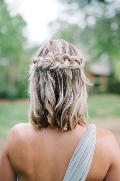 30 Bridesmaid Hairstyles Your Friends Will Actually Love Unique Wedding Hairstyles, Simple Wedding Hairstyles, Wedding Guest Hairstyles, Fishtail Braid, Peinados Fáciles Para Cabello Corto, Short Wedding Hair, Bridesmaid Hairstyles, Penteado Cabelo Curto, Short Hairstyle