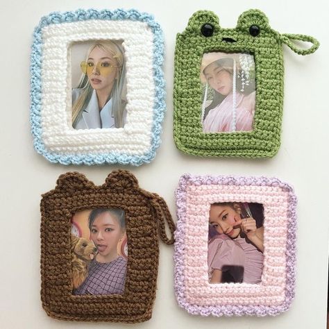 Crochet Kpop Inspired, Crotecht Ideas Easy, Twice Crochet Pattern, Crochet Badge Holder, Things To Crochet Aesthetic, Txt Crochet Ideas, Crochet Pc Holder Kpop, Kpop Inspired Crochet, Kpop Crochet Grid