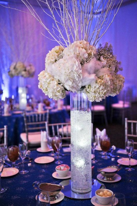 Winter Wonderland Table Centerpieces, Nye Wedding Ideas, Wedding Ideas Centerpieces, Wedding Pieces, Birch Wedding, Winter Wedding Centerpieces, Prom 2015, Winter Centerpieces, Nye Wedding